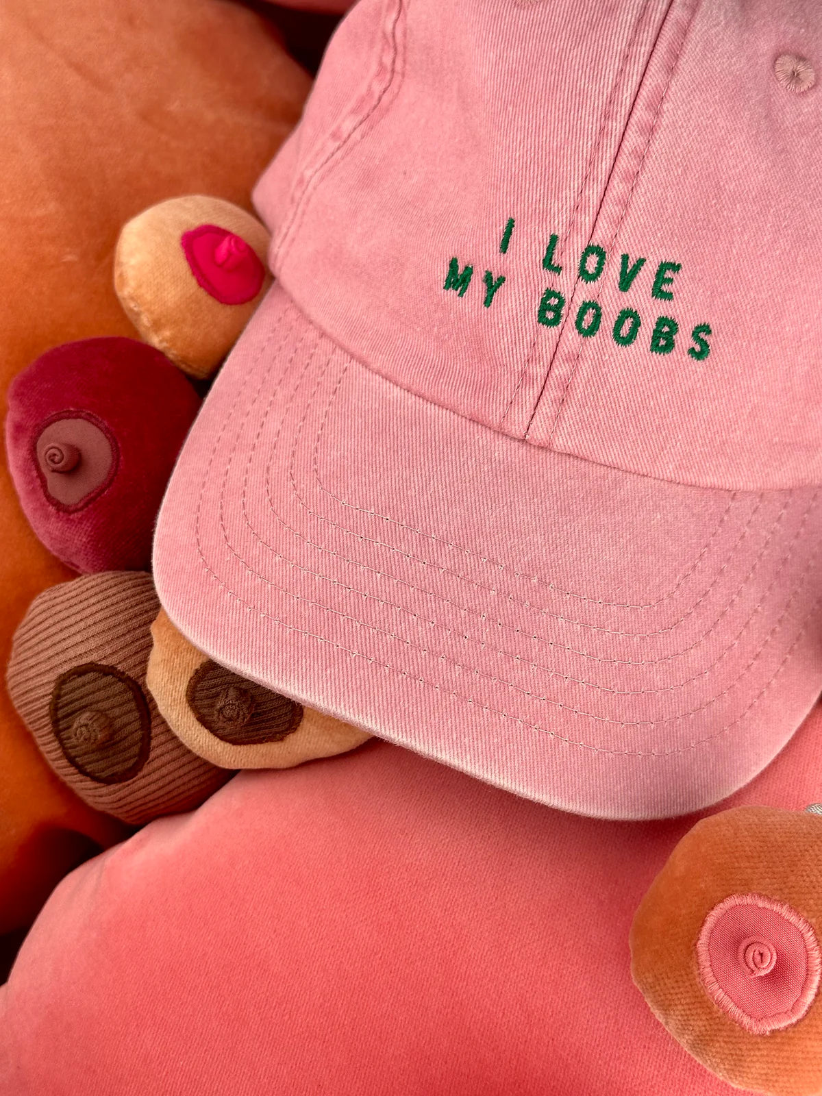 I love my boobs | Cap
