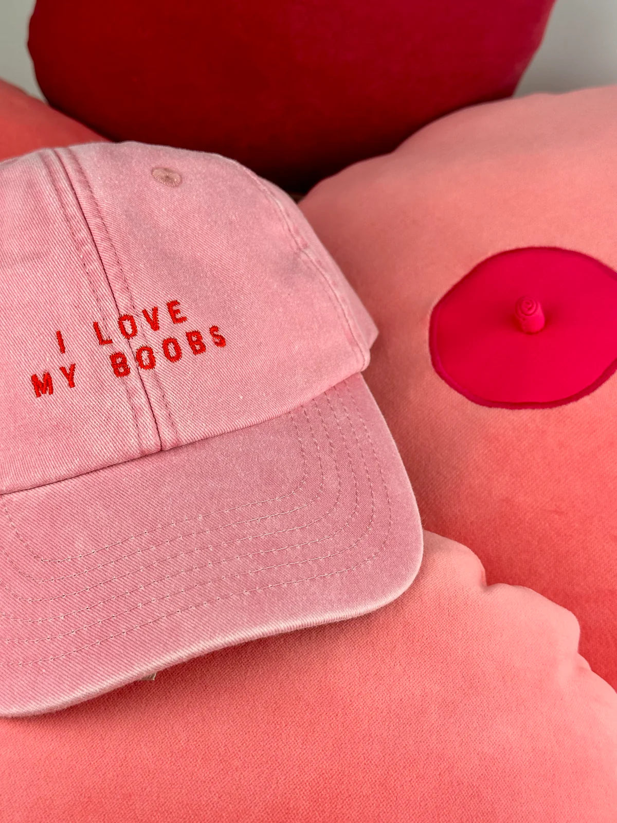 I love my boobs | Cap