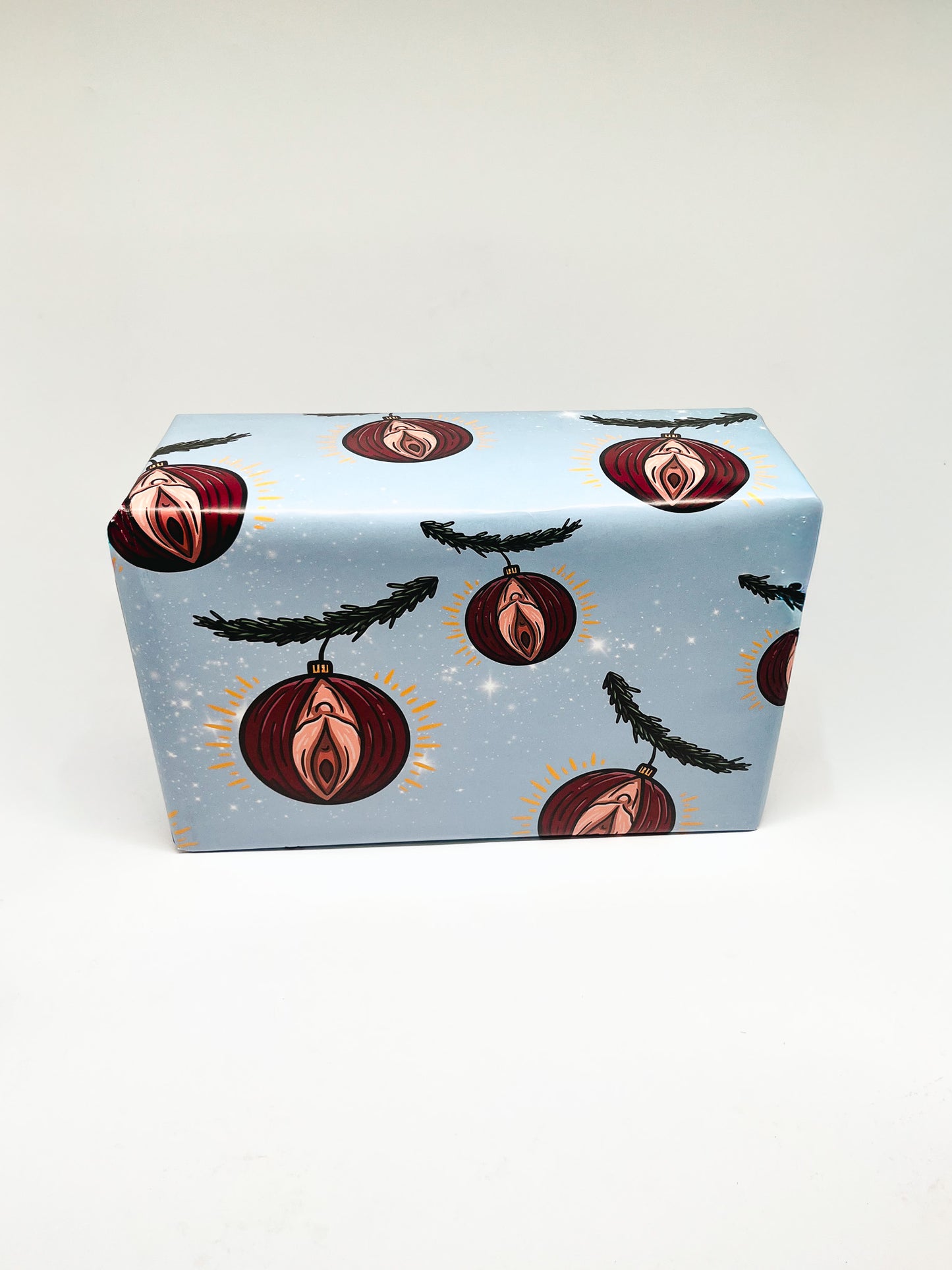 Geschenkpapier mit Vulva-Weihnachtskugeln